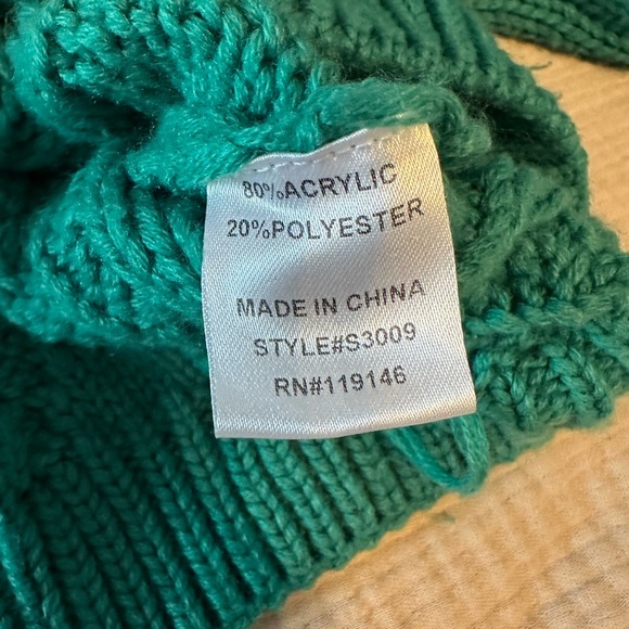 Chunky Knit V-Neck Sweater | Ripped Torn Sweater | Kelly Green Sweater - Picture 5 of 7